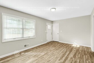 3782 Lake Dr SE in Smyrna, GA - Building Photo - Building Photo