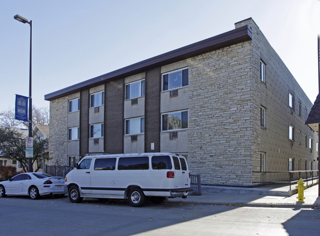 5027 W National Ave in West Milwaukee, WI - Foto de edificio - Building Photo