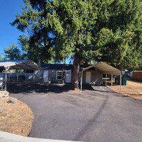 523 Van Ness St in Klamath Falls, OR - Building Photo