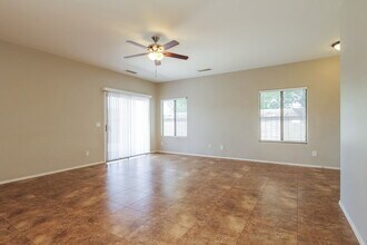 505 W Del Rio Ln in Avondale, AZ - Foto de edificio - Building Photo