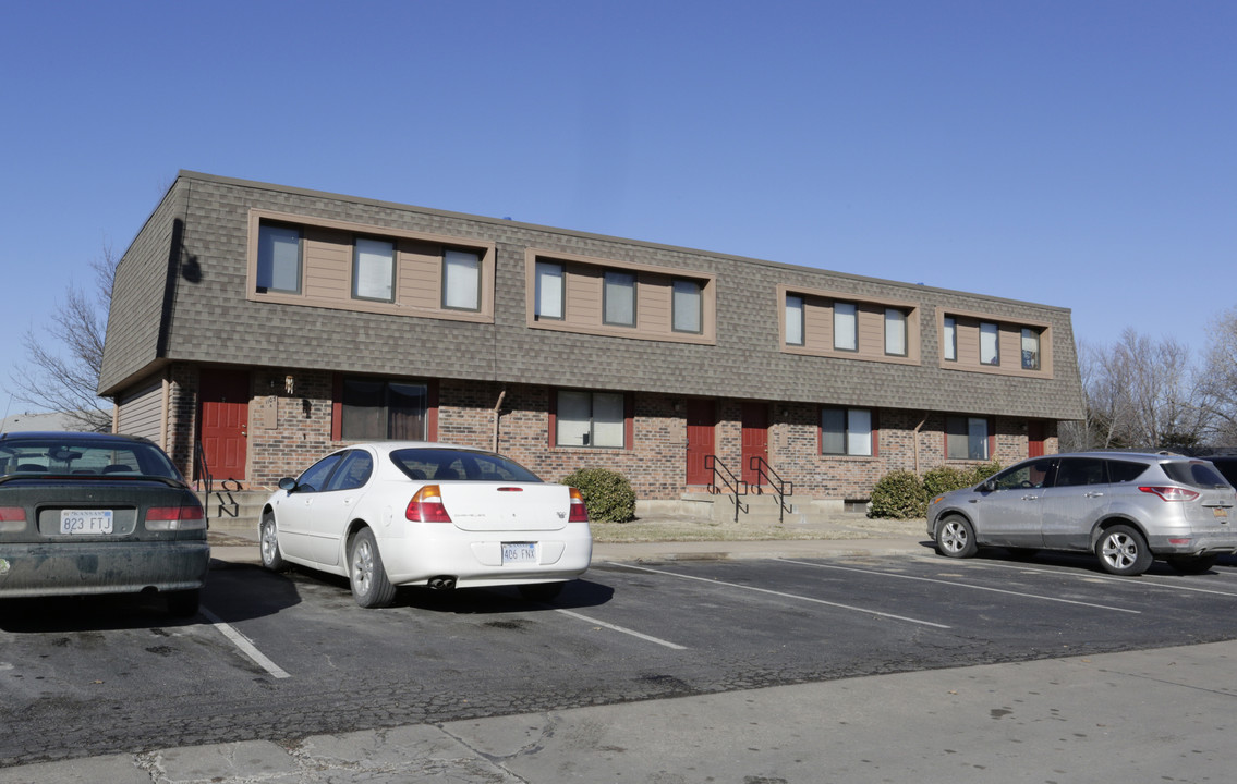 Sunset Townhomes in Newton, KS - Building Photo