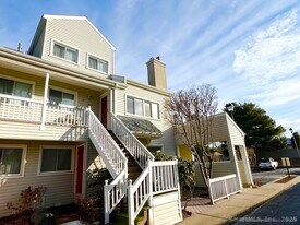 510 E Main St in Stratford, CT - Building Photo
