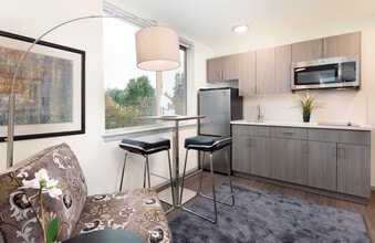 Montisi Apartments in Seattle, WA - Building Photo - Building Photo