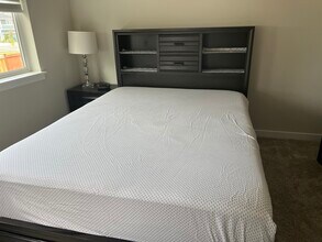 5026 86th Ave NE in Marysville, WA - Foto de edificio - Building Photo