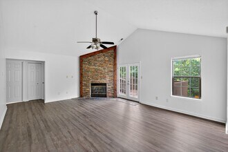 8937 Summer Walk Dr E in Indianapolis, IN - Building Photo - Building Photo