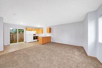 4518 SE 99th Ave in Portland, OR - Foto de edificio - Building Photo