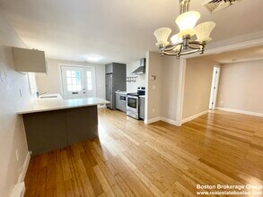 114 Buttonwood St, Unit 1 in Boston, MA - Building Photo - Building Photo