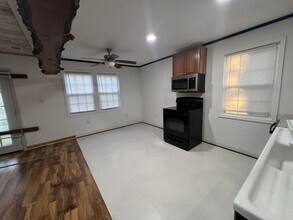 2040 Cambridge Ave in College Park, GA - Building Photo - Building Photo