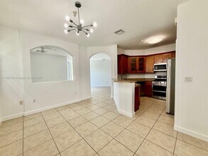 10022 NW 7th St in Miami, FL - Building Photo - Building Photo