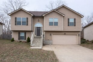 1648 Parkside Dr in Clarksville, TN - Building Photo