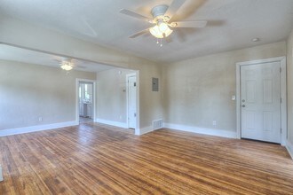 Fourplex in Kansas City, MO - Building Photo - Interior Photo