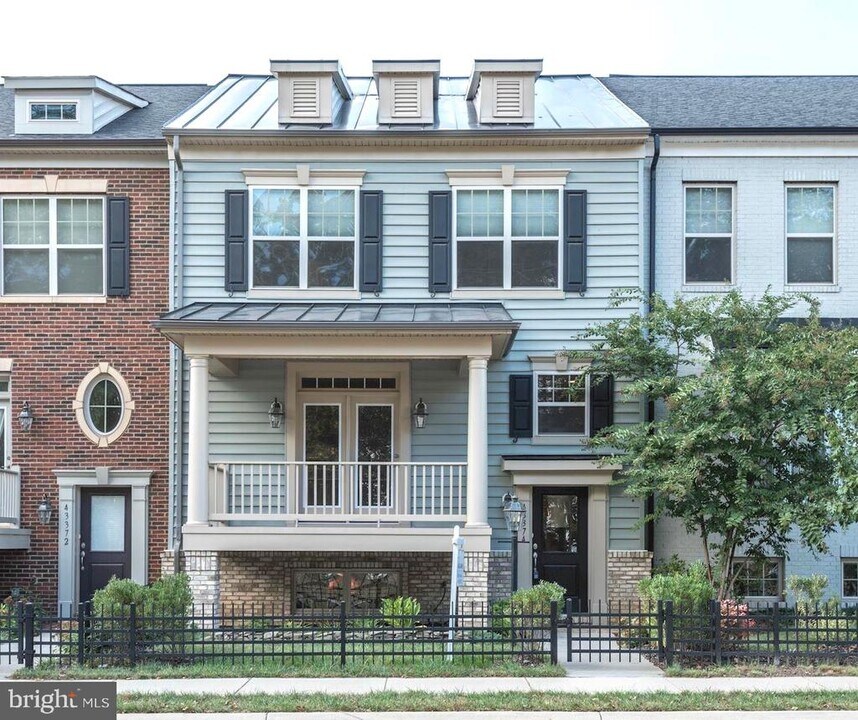43374 Old Ryan Rd in Ashburn, VA - Building Photo