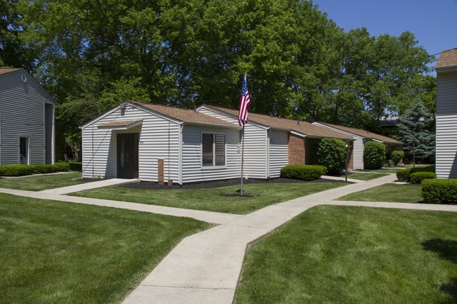 Devonshire West in West Jefferson, OH - Building Photo - Building Photo