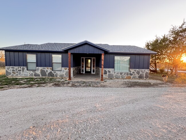 374 Red Byrd Ln in Pipe Creek, TX - Building Photo - Building Photo