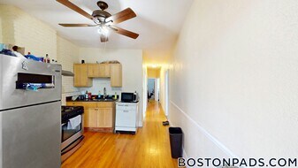 86 Hammond St in Boston, MA - Building Photo