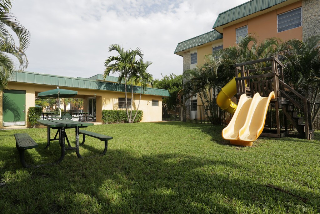 Banyan Club Pompano Beach, FL Apartments