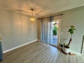 904 S Mountain Ave in Ontario, CA - Building Photo - Building Photo