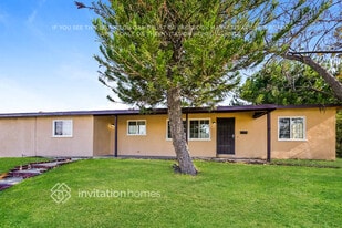 7800 Radford Ave in Los Angeles, CA - Building Photo