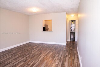 4280 Woodside Dr in Coral Springs, FL - Building Photo - Building Photo