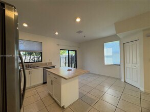 613 NE 208th Terrace in Miami, FL - Building Photo - Building Photo