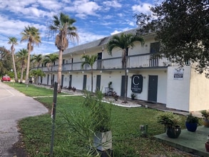 922 Courting Ln in Ft. Myers, FL - Building Photo - Building Photo