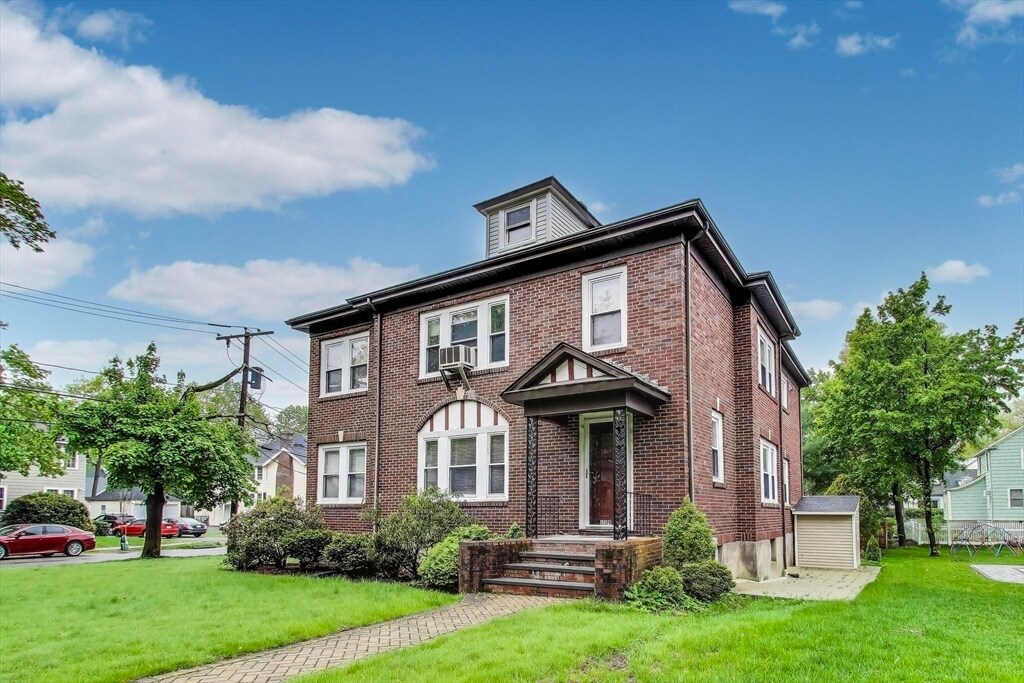 129 Oxford Rd in Newton, MA - Building Photo
