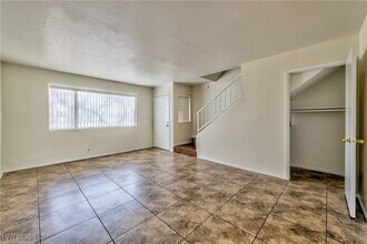 1234 E Hacienda Ave in Las Vegas, NV - Building Photo - Building Photo