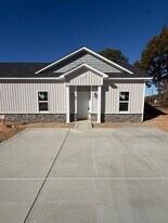 401 Spring Ave in Spring Lake, NC - Building Photo