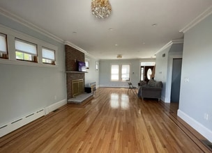46 Gerrish St, Unit 1 in Boston, MA - Building Photo - Building Photo