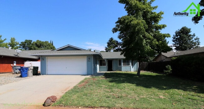 2566 Capella St in Redding, CA - Foto de edificio - Building Photo