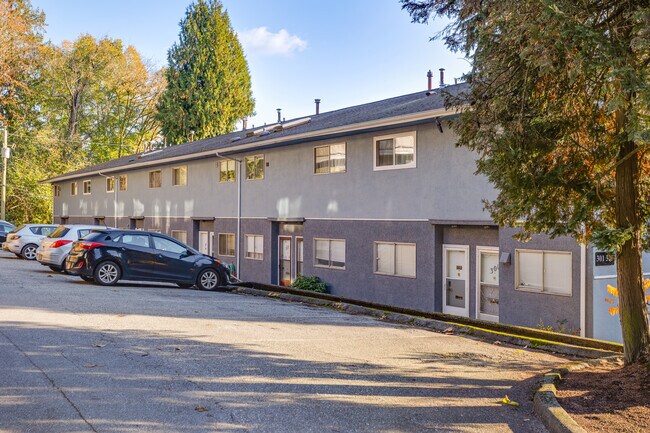 301-343 Marathon Crt in Coquitlam, BC - Building Photo - Building Photo