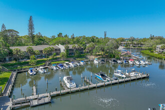 Pelican Cove in Sarasota, FL - Building Photo - Building Photo