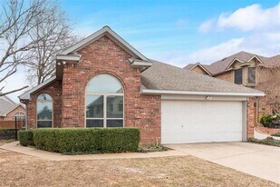 1220 Royal Crescent Dr in Bedford, TX - Building Photo