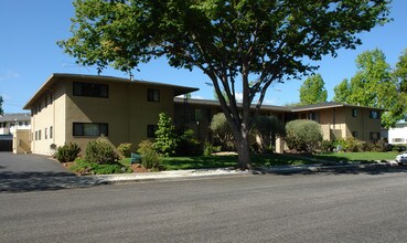 Garden Patio Apartments in Sunnyvale, CA - Building Photo - Building Photo