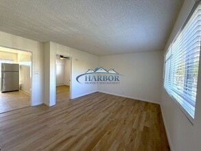 12302 S Inglewood Ave in Hawthorne, CA - Building Photo - Building Photo