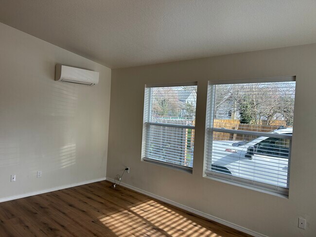 550 A G St in Independence, OR - Building Photo - Building Photo