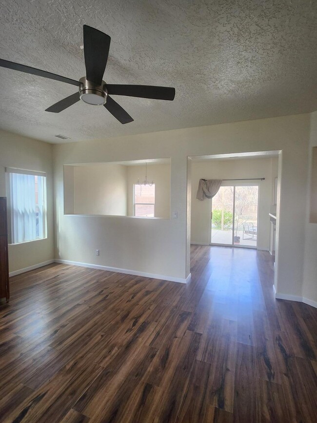 6633 Shiprock Dr NE in Rio Rancho, NM - Building Photo - Building Photo