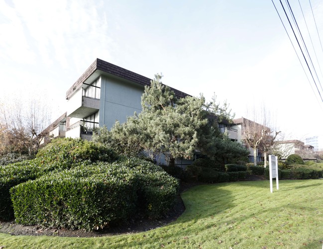 Pinewood Court in Richmond, BC - Building Photo - Building Photo