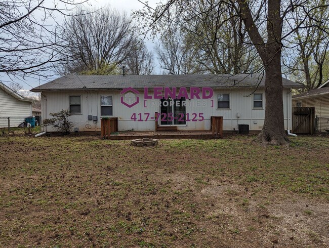 809 E Rosebrier St in Springfield, MO - Foto de edificio - Building Photo