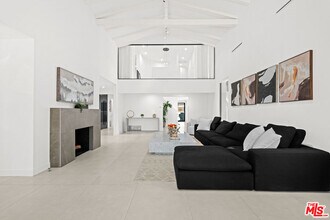 201 S Bedford Dr in Beverly Hills, CA - Building Photo - Building Photo