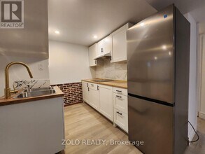 5 Cabot Ct in Aurora, ON - Building Photo - Building Photo