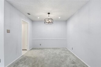 1611 Willow Ln in Euless, TX - Building Photo - Building Photo