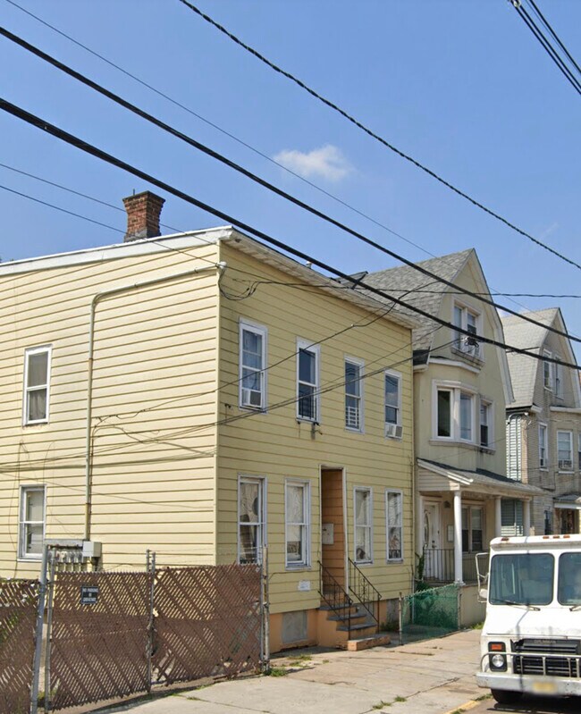 122 Livingston St Apartments and Nearby Elizabeth Apartments For Rent