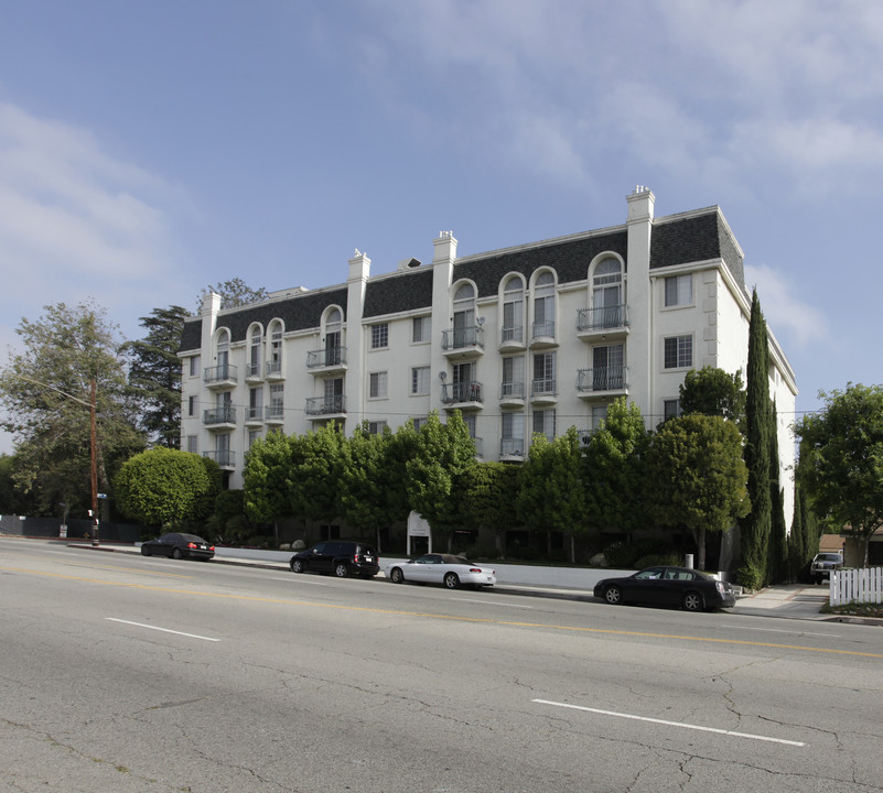 Riverside Court Apartments in Valley Village, CA - Building Photo