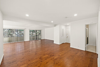 Cartwright Manor: Spacious & Newly Remodeled in North Hollywood, CA - Foto de edificio - Interior Photo