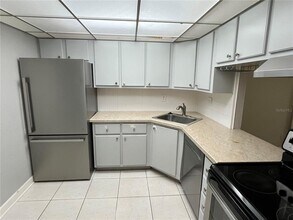 2700 Coconut Bay Ln in Sarasota, FL - Foto de edificio - Building Photo