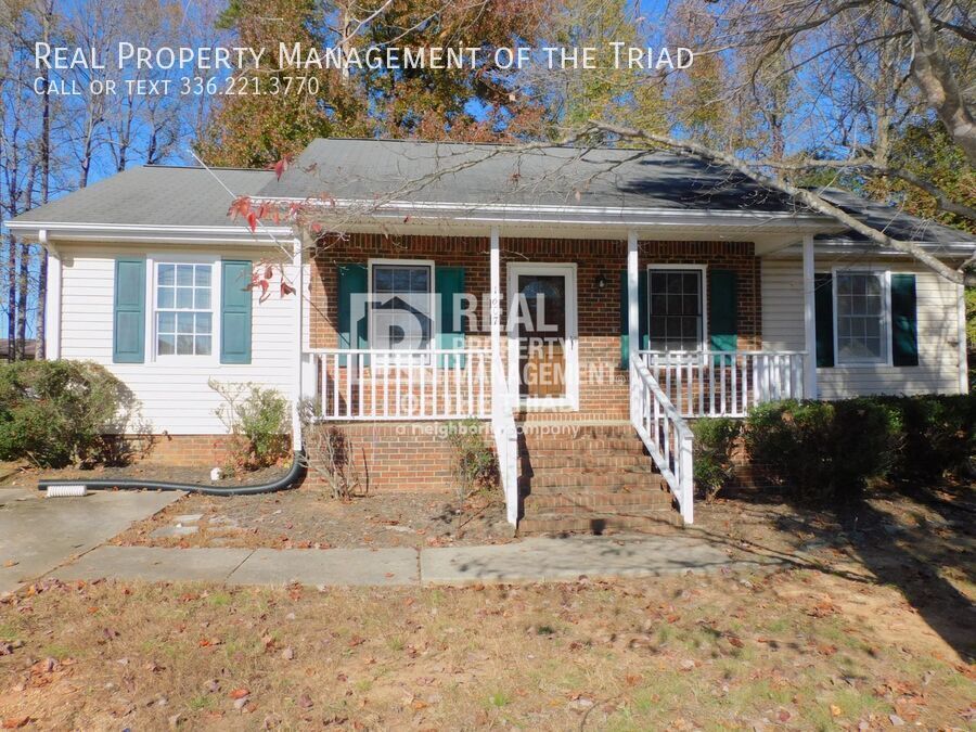 1607 Cedrow Dr in High Point, NC - Building Photo