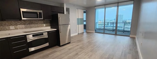 90 SW 3rd St, Unit 2108 in Miami, FL - Building Photo - Building Photo