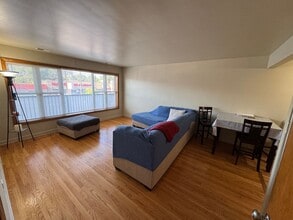 6215 W Belmont Ave in Chicago, IL - Foto de edificio - Building Photo