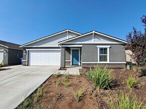 519 San Angelo Ave in Madera, CA - Building Photo - Building Photo